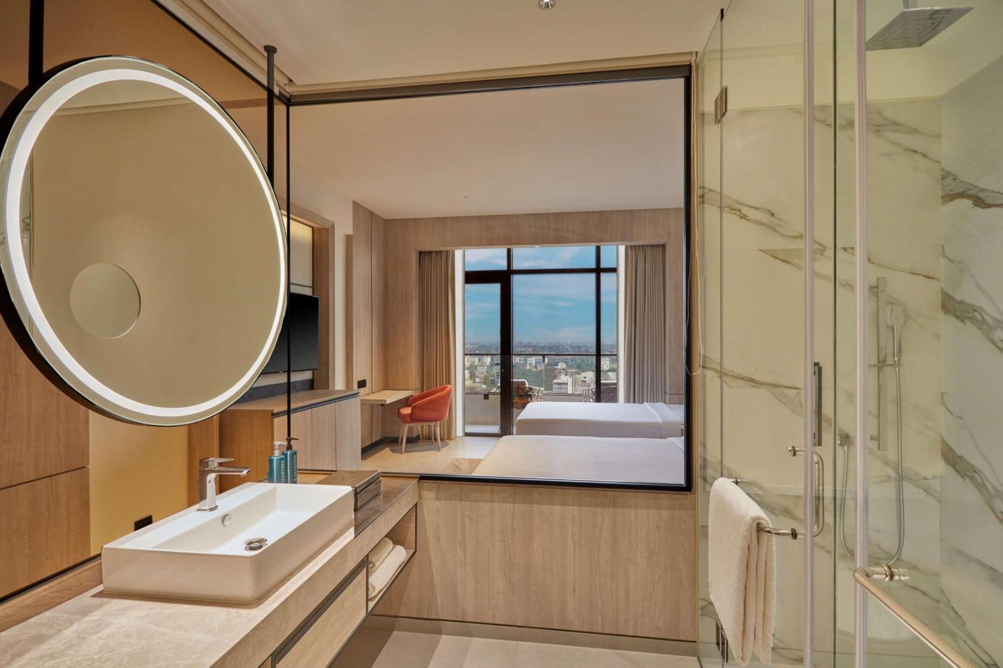 גורגאון Hilton Gurugram Baani City Centre מראה חיצוני תמונה