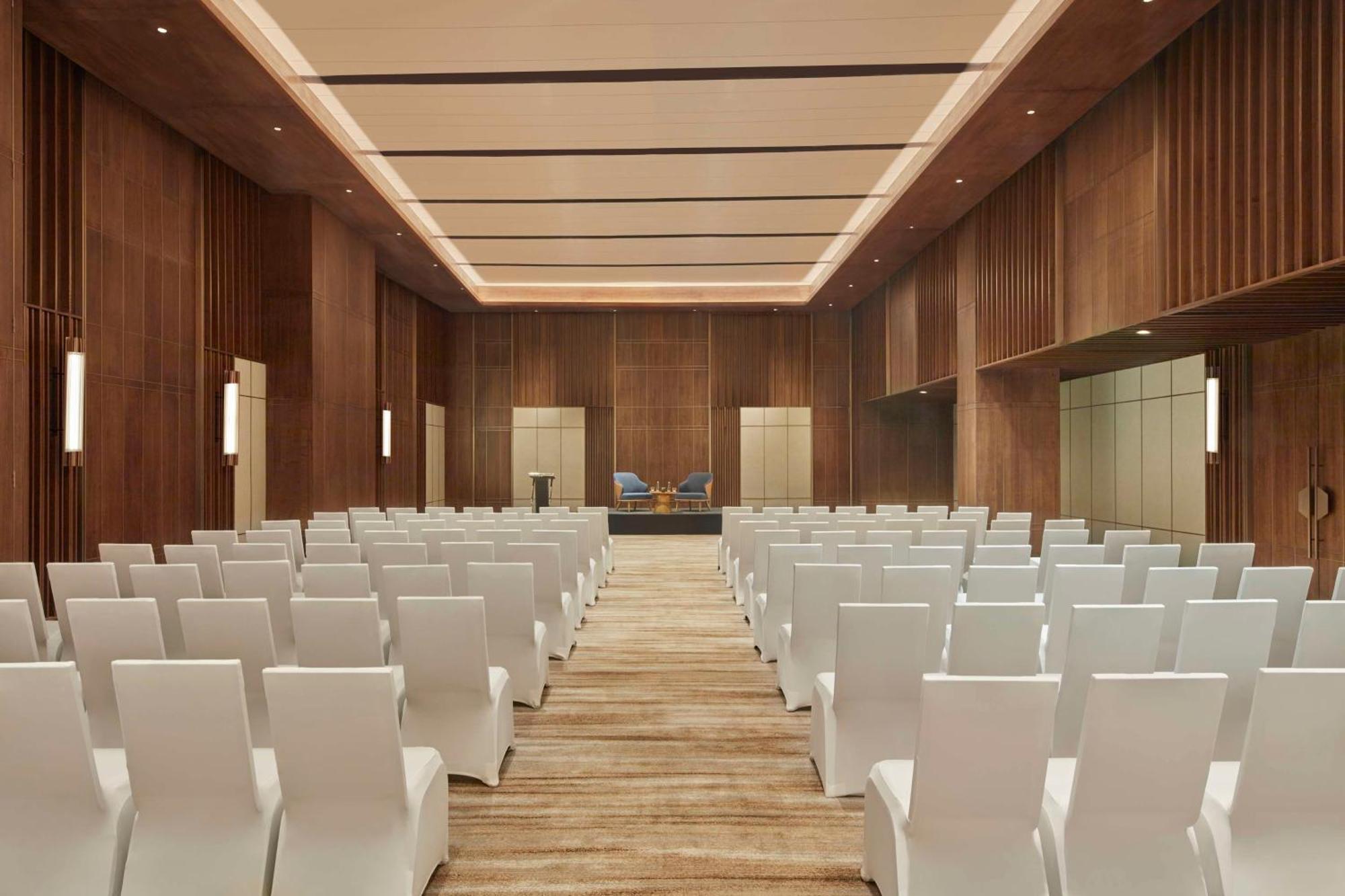 גורגאון Hilton Gurugram Baani City Centre מראה חיצוני תמונה