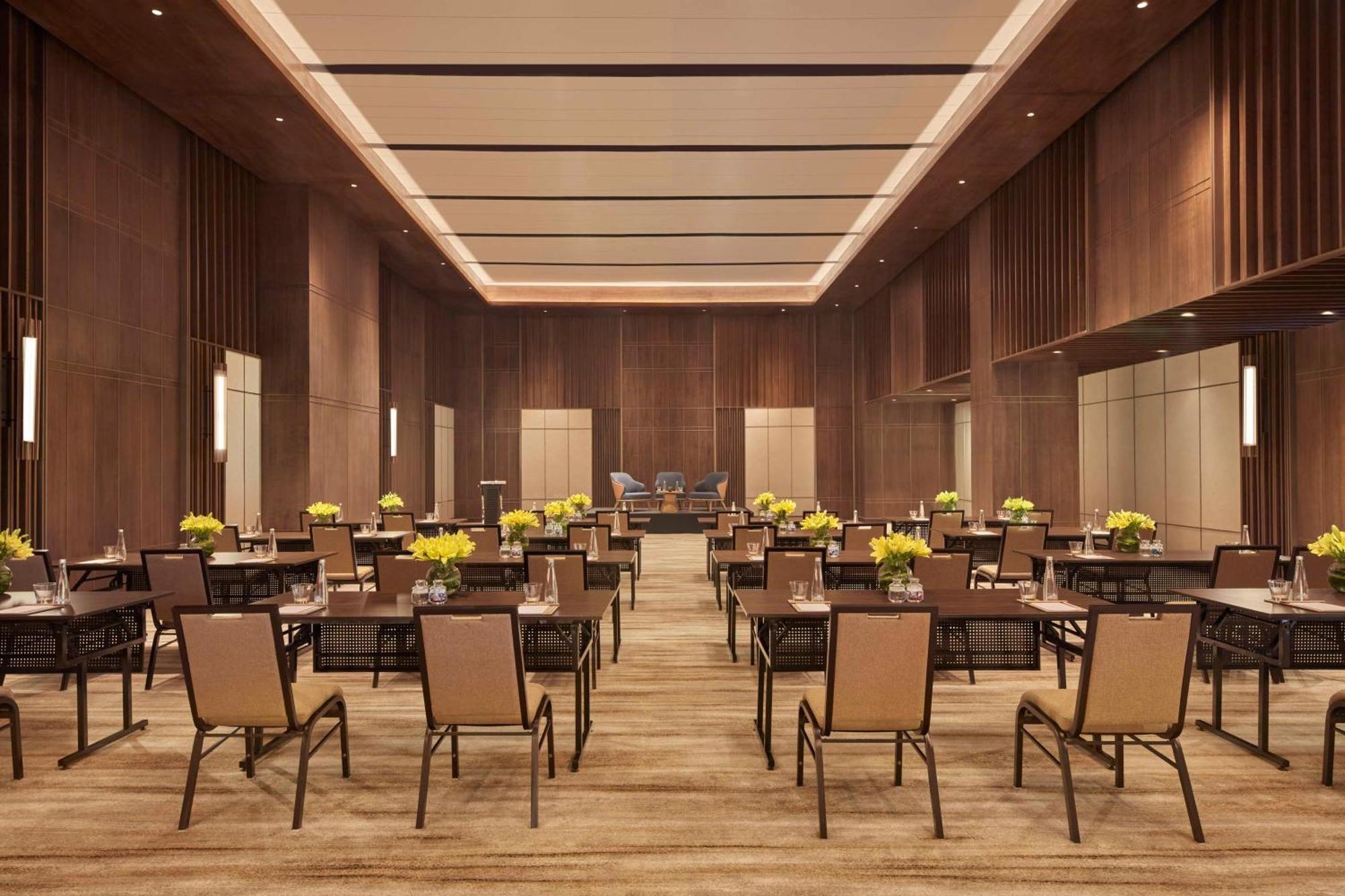 גורגאון Hilton Gurugram Baani City Centre מראה חיצוני תמונה