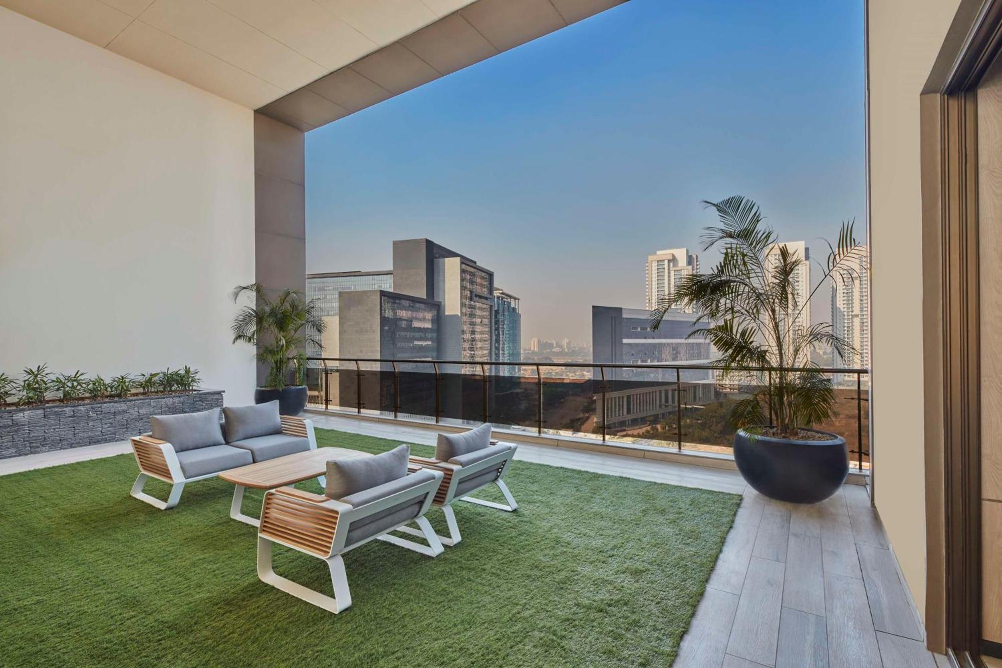 גורגאון Hilton Gurugram Baani City Centre מראה חיצוני תמונה