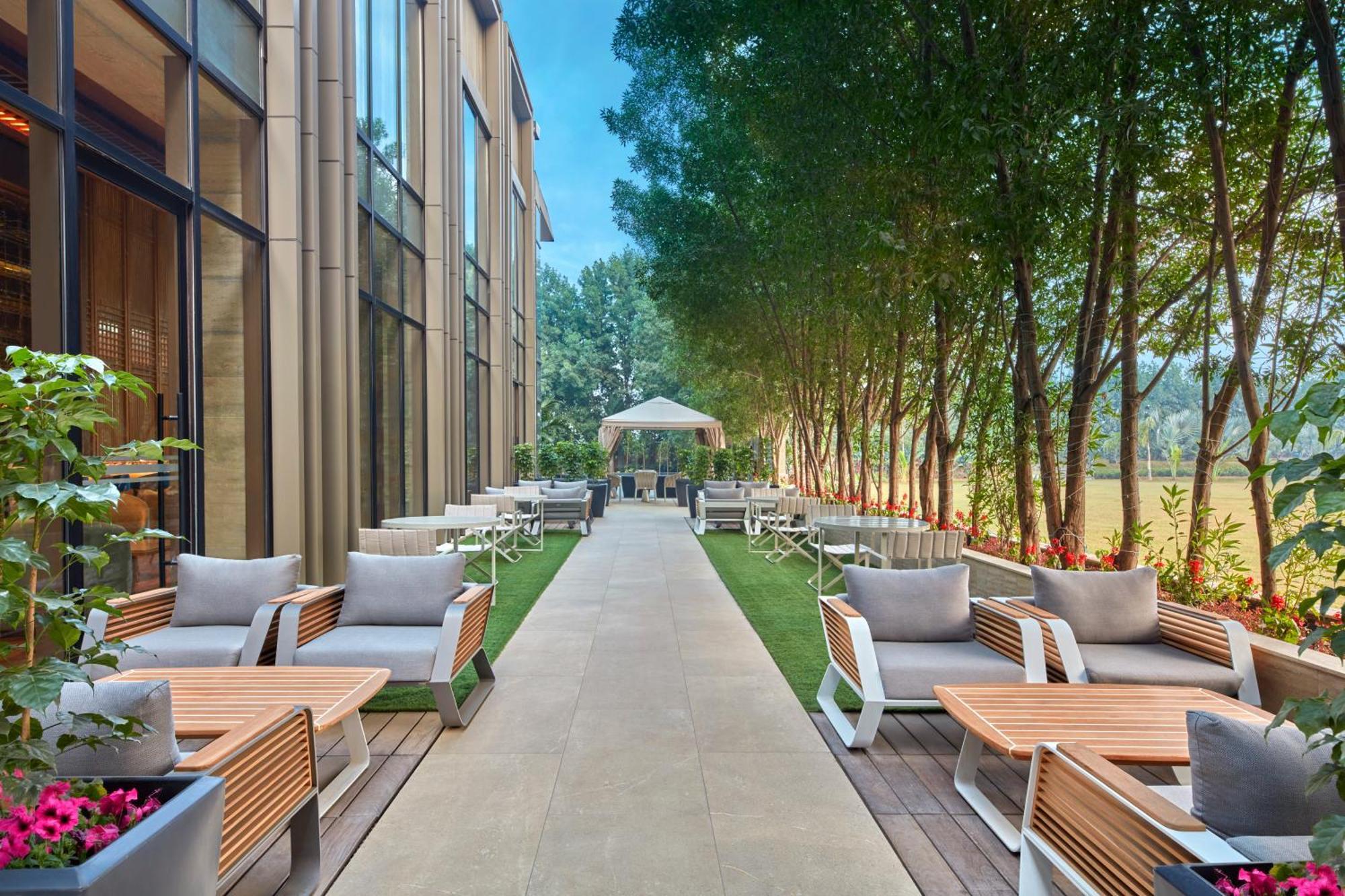 גורגאון Hilton Gurugram Baani City Centre מראה חיצוני תמונה